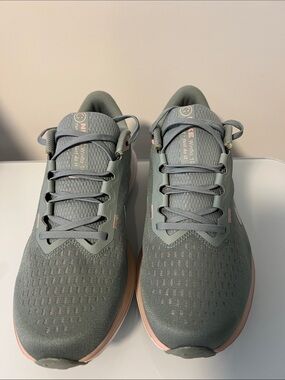 NWOT Nike Women’s  Sneakers in Sage Green with Pink Accents